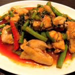 BISTRO THAI - 鶏肉とインゲンのレッドカレー炒め