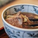 Yanagiya - "鴨汁（かもじる）"、鴨肉（かもにく）