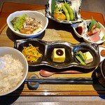 まるなが食堂 - 昼のお膳
            鶏つくねの照り焼き