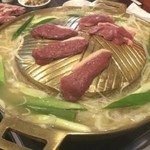 可以烤著吃，也可以放在火鍋裡煮！日本首創「鴨肉烤肉火鍋」-牛肝菌熱水-鴨肉什錦【1份】