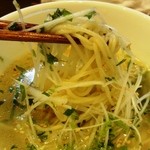 中国麺飯 勇 - 細麺がうれしい。スープ全部飲まないでください！って・・・