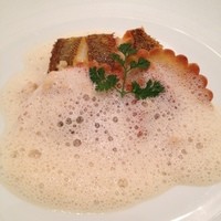 オーベルジュ・ド・リル トーキョー - ④アイナメのポワレ　ホタテ貝、トマト、菜の花ムターシャ　筍風味のソース・ヴァンブラン