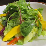 伊酒リア - 色々な野菜のサラダ（780円）