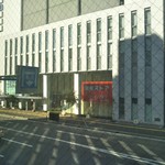 カフェ イースト4 - 店内から、向かいのサッポロファクトリーを望む