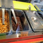 ロックンロール ブリトー - 具材　右から順に入れていきます　先ずは　グリーンライス　黒豆