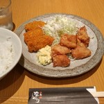 焼き鳥・炙り炭焼き をどり - カキフライと唐揚げ定食　980円(込)