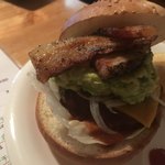 ズートンズ - アボガドベーコンチーズバーガー自家製ベーコンに変更