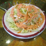 ケララバワン - 最初にサラダ　ミールスなのに…ビックリ