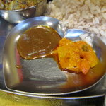 ケララバワン - パパドの下が定位置のアチャール