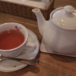 カフェ・ル・プティ・ニ・トロワ - ダージリン