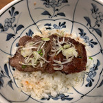 焼肉 鶯谷園 - 肉スープに牛タンを入れた、自作の牛タン茶漬け