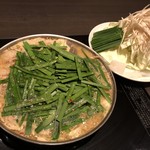 博多もつ鍋 やま中 本店 - 牛もつ鍋+追加野菜