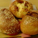 Pain de Enkun - 根菜のパン、すじ肉のカレーパン、じゃがいものパン