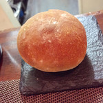 Abats. - 自家製のパンです　これがそんじょそこらのパン屋より美味しい