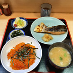 季節料理 魚竹 - 鮭焼いくら丼親子 