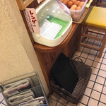 中華そば モリス - レンゲは狭い玄関側のカウンター付近に