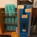 中華そば モリス - お冷やレンゲは基本セルフサービスです