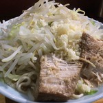 ラーメン髭 - ラーメン 800円 (ニンニクあり)