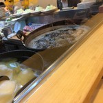 丸一 - 手前ラード、奥が鍋