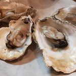オイスターバー 海と月 - 焼き牡蠣