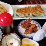 Chuukaryouri Shanshan - 炒飯、餃子セット　ぶーよん