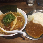 月島ロック - 2019年10月時点  6/8(ハチロク)醤油らーめん&牛スジカレー1/2セット¥1.100