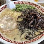 双喜紋 - ラーメンにキクラゲトッピング　ニンニクのみ
      （超コッテリ）を注文