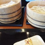 丸亀製麺 - 釜揚げ・大vs並