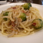 PASTAVOLA - ランチ本日パスタ・芽キャベツとシラスのパスタ