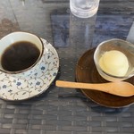 二三家食道 糸島屋 - 食後にデザートとコーヒー、この日は柚子シャーベット。