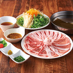 葡萄豬肉和宮崎綾町蔬菜的卷涮鍋