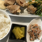 大衆ビストロYASUDA - 若鶏の唐揚げ定食
