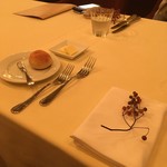 Aux Crieurs de Vin - はじめにパン。