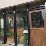 Aux Crieurs de Vin - 店の入口。