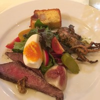 Aux Crieurs de Vin - 前菜の盛り合わせです。彩りよりも味が良かった。