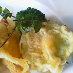 ビストロ セレニテ - たまねぎとズッキーニのフリット