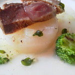 ビストロ セレニテ - 味のよく滲みた大根の上に美味しいブリのグリル