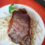 ビストロ セレニテ - ウシ肉　旨みたっぷり