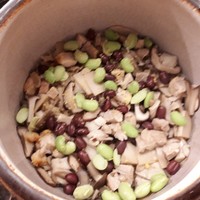 赤坂 菊乃井 - 萩御飯　鶏　木の子　枝豆　小豆　柚子