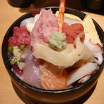 Sushi Sada - ちらし中盛り