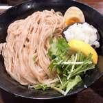 Menshin Yoshida - 鶏魚介つけ麺　大盛り　　820円
                        麺アップ