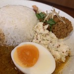 二種もり「とりのドライキーマカレー」「マスタードチキンカレー」（大 250g・無料）1,200円。