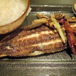 ラ プランシュ - 天然真鯛のグリエ、付け合せはヤリイカ姿煮