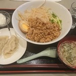 霞舫飯店 - 魯肉飯（ルローハン）水餃子２個とのセット¥850-