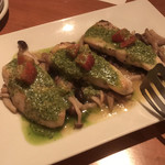 ビバーチェ - 白身魚とキノコソテー　バジルソース