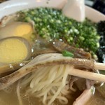 中華そば 髙はし - 焼叉麺 1,050円 + 醤蛋 100円。