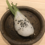 温石 - 蕪を熱した炭で蒸し焼きに。シンプル イズ ザ ベスト！