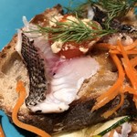 ろっかん - 津本さん仕立ての熟成イサキと燻製ナッツのオープンサンド