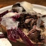 ろっかん - 西粟倉鹿の赤ワイン煮込みとビーツ、焼きナスのオープンサンド