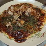 Okonomiyaki Manten - ミックス玉を＋200円でモダン焼き